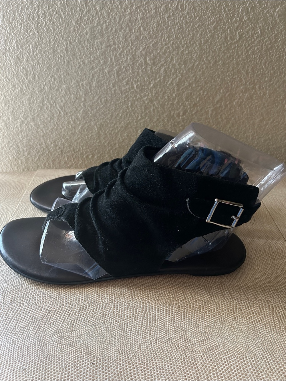 Black leather Buckle Ruched Sandals